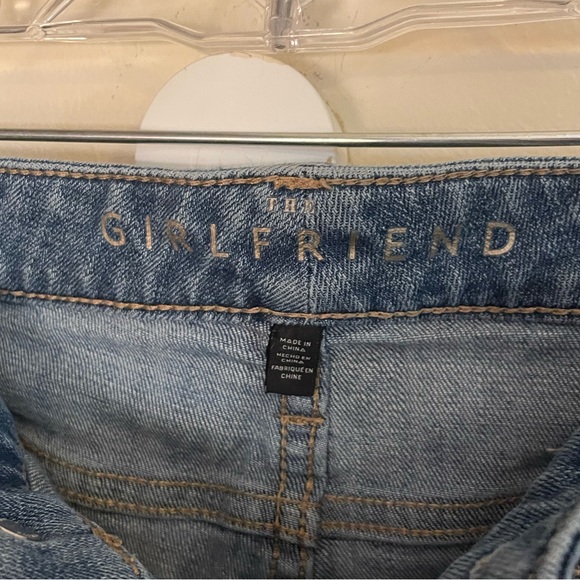 Girlfriend jeans, embroidered flowers - Picture 8 of 13